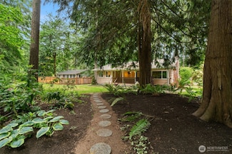 9390 NE Wardwell Rd, Bainbridge Island, WA 98110