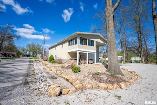 19820 Oak Dr, Carlyle, IL 62231