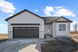 128 Paradise Blvd, Waterloo, IA 50701