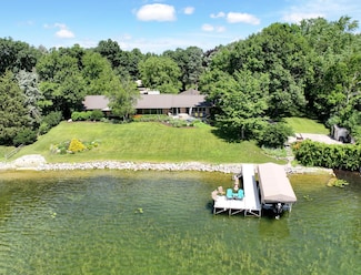 1620 N Dousman Rd, Oconomowoc, WI 53066