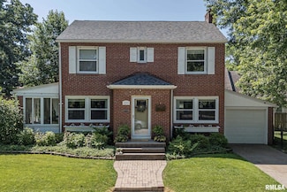 3205 Crestline Dr, Davenport, IA 52803