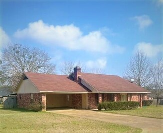 1107 4th St SE, Magee, MS 39111