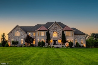 8 Kren Dr, Ringoes, NJ 08551