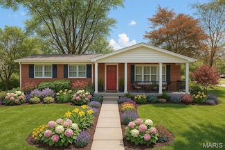 500 Beaucaire Dr, Saint Louis, MO 63122