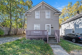 35 Clarence St, Pontiac, MI 48342