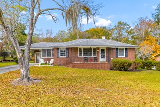 1216 Fort Dr, Hanahan, SC 29410