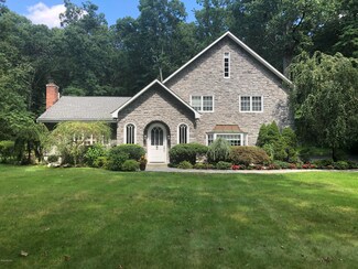 33 Daffodil Ln, Cos Cob, CT 06807