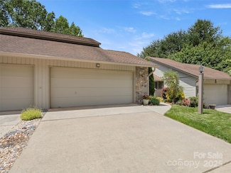 118 Cloverleaf Ln, Asheville, NC 28803