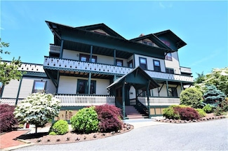 35 Chastellux Ave Unit J, Newport, RI 02840