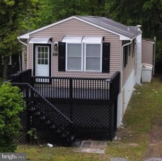 1018 Willow Dr, Gibbstown, NJ 08027