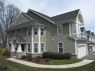 24 Lawrence Ave Unit 24, Danbury, CT 06810