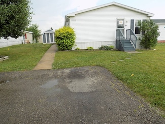 2346 Charter Oak Ct, Newport, MI 48166