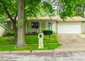 1921 Lakeheights Ln, Saint Louis, MO 63138