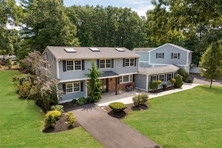 169 Twin Fawn Dr, Hanover, MA 02339