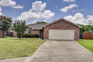 131 Logan Ln, Waxahachie, TX 75165