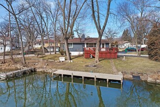 31 Medinah Ave, Fox Lake, IL 60020
