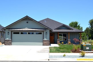 200 SW Quiet Water Ln, Grants Pass, OR 97527