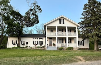 549 Grixdale Ln, Waterford, MI 48328