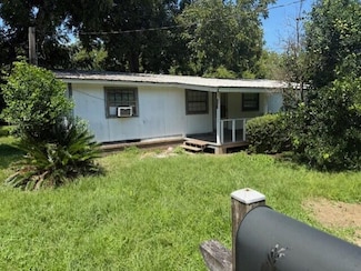 125 Rose Cir, Defuniak Springs, FL 32433