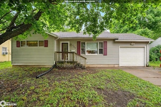 709 W Harrison Ave, Fairfield, IA 52556