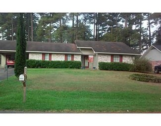 6532 Melody Ln, Pineville, LA 71360