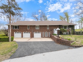 101 Poindexter Dr, Pineville, MO 64856
