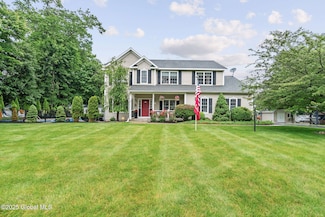 41 Harlau Dr, Schenectady, NY 12302