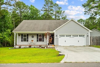 105 Chandas Place, Maple Hill, NC 28454