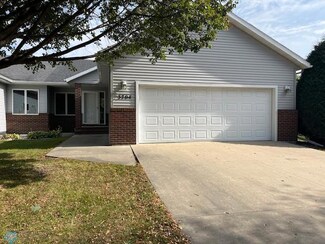 3704 28th St S, Fargo, ND 58104