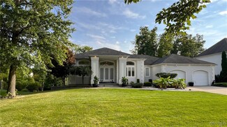 271 Forest Creek Ln, Grand Island, NY 14072
