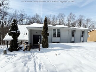 2079 Oakridge Dr, Charleston, WV 25311