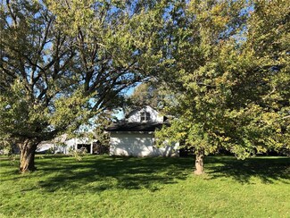 1493 Elmwood Ave, Earlham, IA 50072