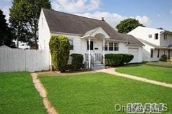 14 Balsam Ln, Hicksville, NY 11801