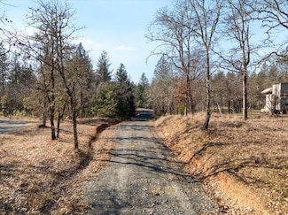 2100 Saratoga Way, Grants Pass, OR 97526