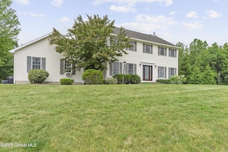 9 Edinburgh Dr, East Schodack, NY 12063