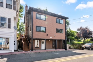 17 Main St, Hamburg, NJ 07419
