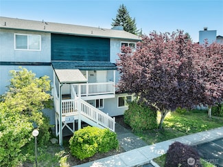 8823 Holly Dr Unit H207, Everett, WA 98208