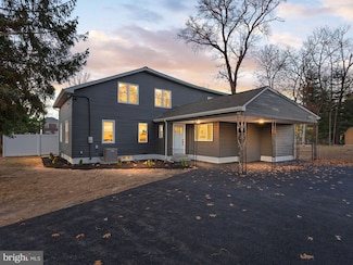 407 Chestnut St, Delran, NJ 08075