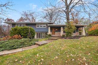 1292 Oak Trail Dr, Libertyville, IL 60048