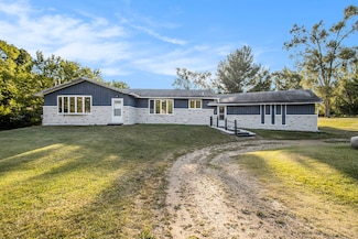 10060 N Riverview Dr, Plainwell, MI 49080