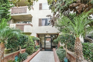 811 6th St Unit 204, Santa Monica, CA 90403