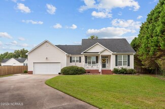 2802 Elizabeth Edwards Ct, Grimesland, NC 27837