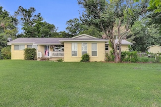 815 N Joe Wilson Rd, Cedar Hill, TX 75104