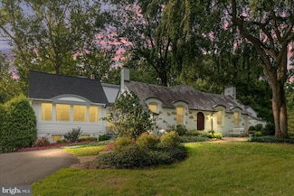 7058 Idylwood Rd, Falls Church, VA 22043