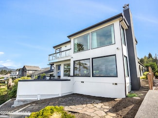 3282 Sunset Blvd, Seaside, OR 97138