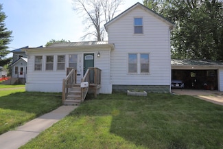 1019 Academy St, Elroy, WI 53929