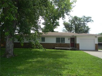 811 E Garfield St, Iola, KS 66749
