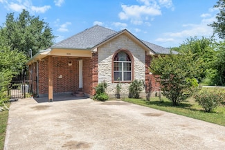 908 E Belknap St, Ennis, TX 75119