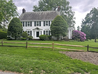 36 South Dr, Plandome, NY 11030
