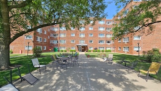 222 Madison St Unit 107, Joliet, IL 60435